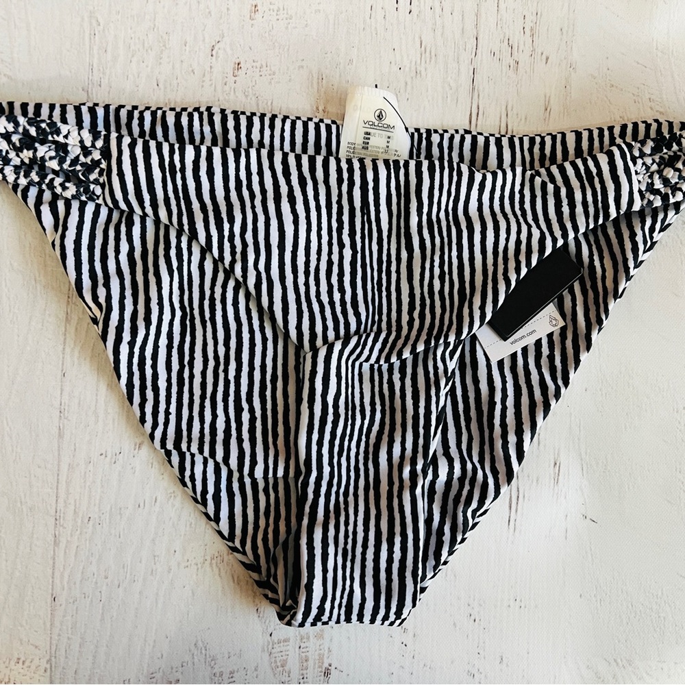 Women’s Volcom Stripe Away Bikini Bottoms, Medium, NWT, size xl